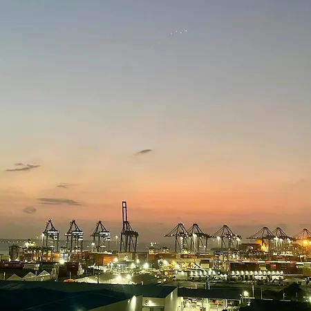 Con Vista A La Bahia