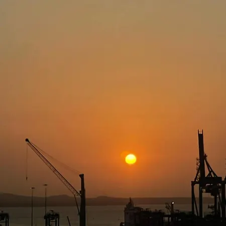 Con Vista A La Bahia Apartamento